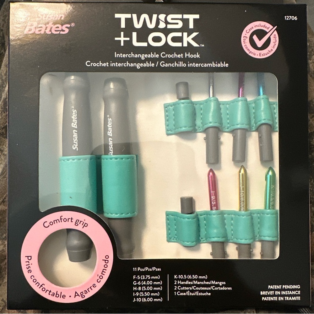 Bates Twist + Lock Crochet Hook Set with Pink Accents